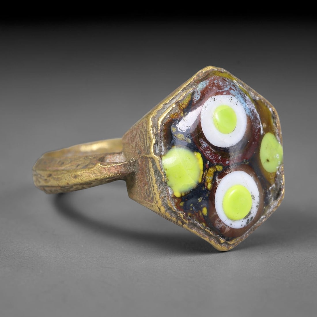 Antique Islamic Millefiori Evil Eye Glass Cabochon Set Vintage Signet Ring (1700-1900 CE), 16AN: The primary collectible value resides within the inset antique millefiori evil-eye glass cabochon, authentic genuine antique glass (distinguished from earlier ancient glass and modern vintage glass) c