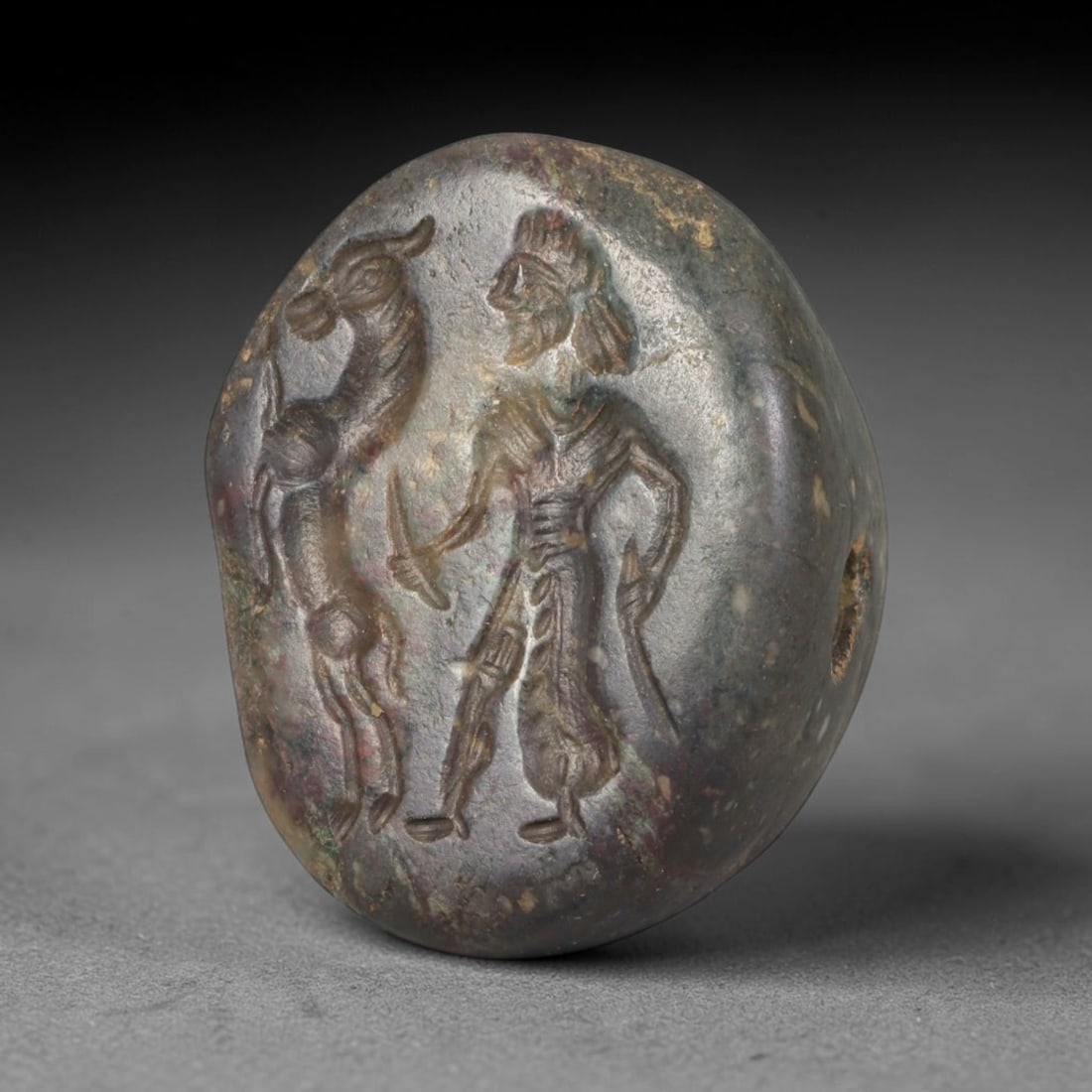 Ancient Sasanian Persian Dark Stone Intaglio Stamp Seal (224-651 CE), 84ED: This antique dark mottled stone intaglio stamp seal originates from Ancient Sasanian Persian civilisation, serving as a functional seal to create clay impressions as well as a wearable protective tali