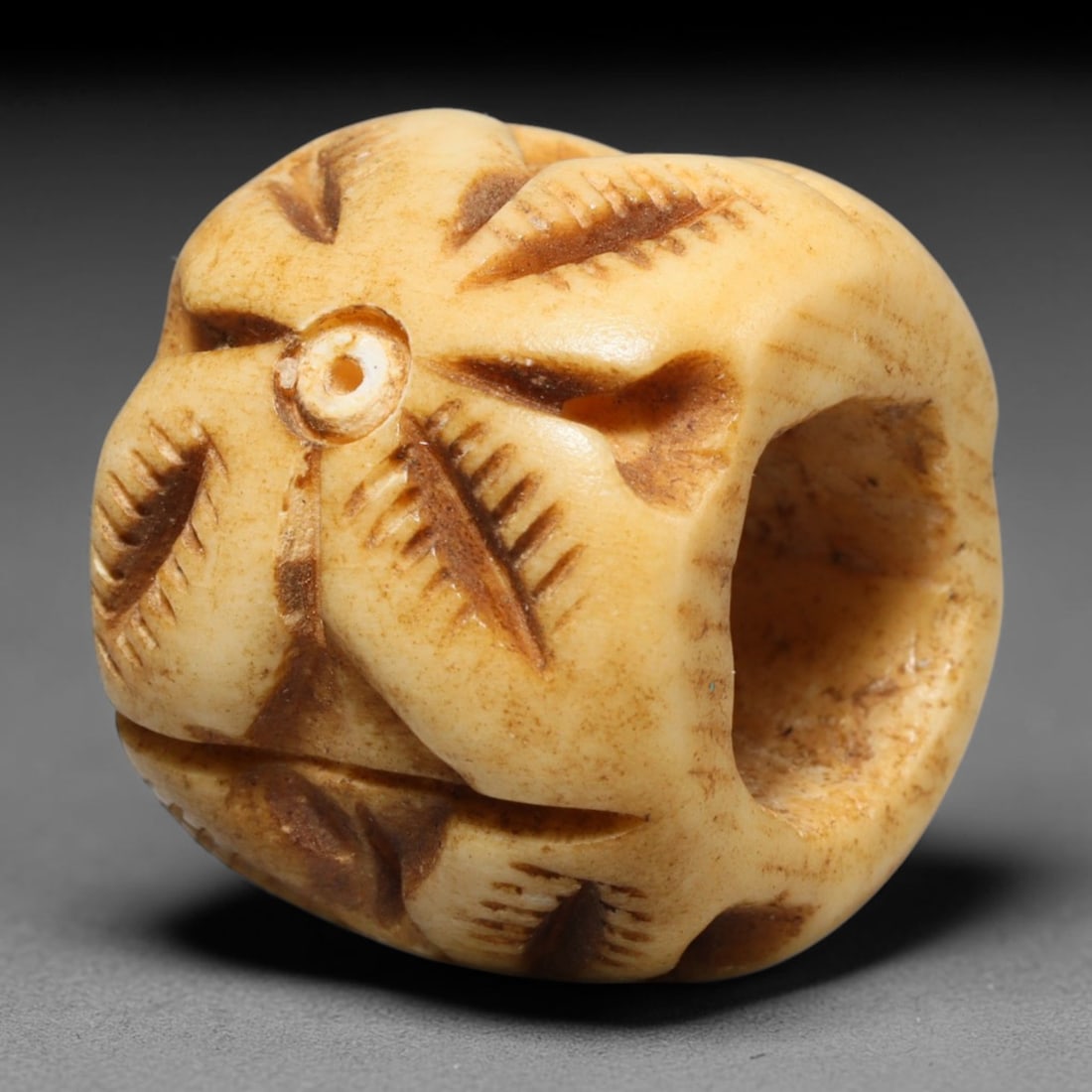 Antique Sino-Siberian Steppe Nomadic Craft Stag Antler Carved Cylinder Bead (Post 1850s), 9FV: Single bead carved from natural stag antler, originating from Sino-Siberian Steppe Nomadic craft traditions, post 1850s. Measuring 2cm, the piece features detailed surface carving and carries warm nat