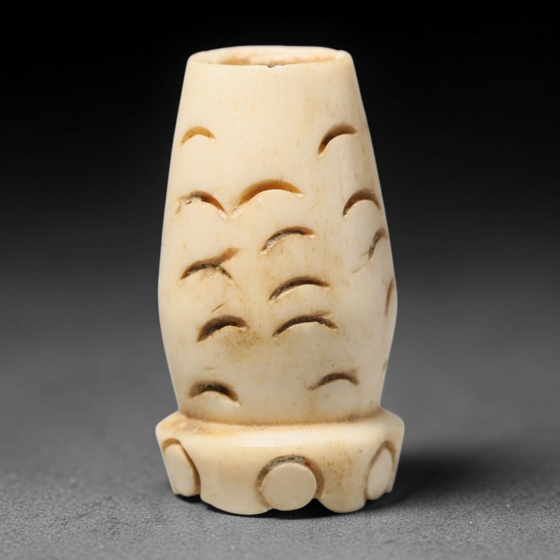 Antique Sino-Siberian Steppe Nomadic Craft Stag Antler Carved Cylinder Bead (Post 1850s), 79FV: Single bead carved from natural stag antler, originating from Sino-Siberian Steppe Nomadic craft traditions, post 1850s. Measuring 3x2cm, the piece features detailed surface carving and carries warm n
