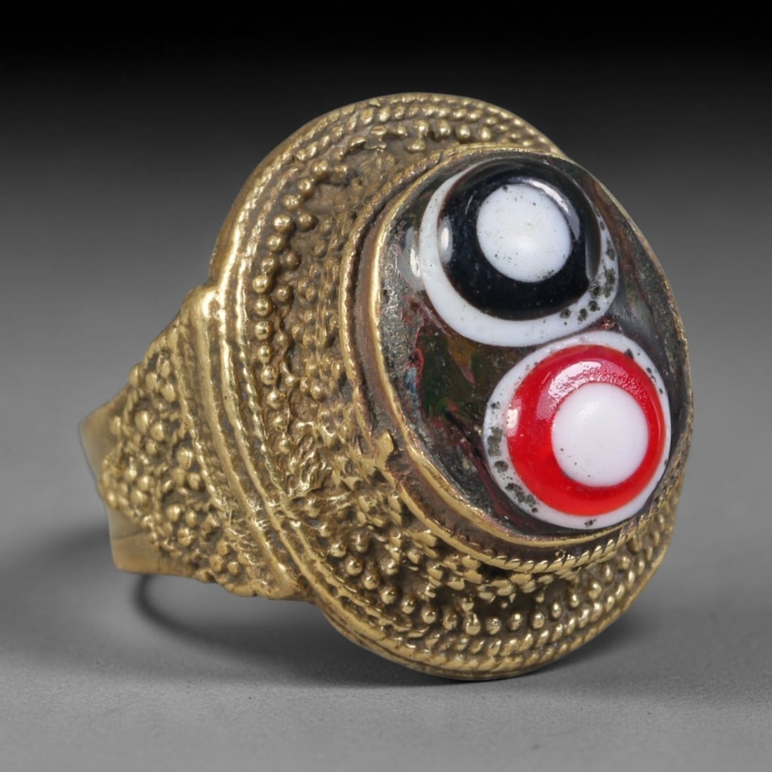 Antique Islamic Millefiori Evil Eye Glass Cabochon Set Vintage Signet Ring (1700-1900 CE), 23AM: The primary collectible value resides within the inset antique millefiori evil-eye glass cabochon, authentic genuine antique glass (distinguished from earlier ancient glass and modern vintage glass) c