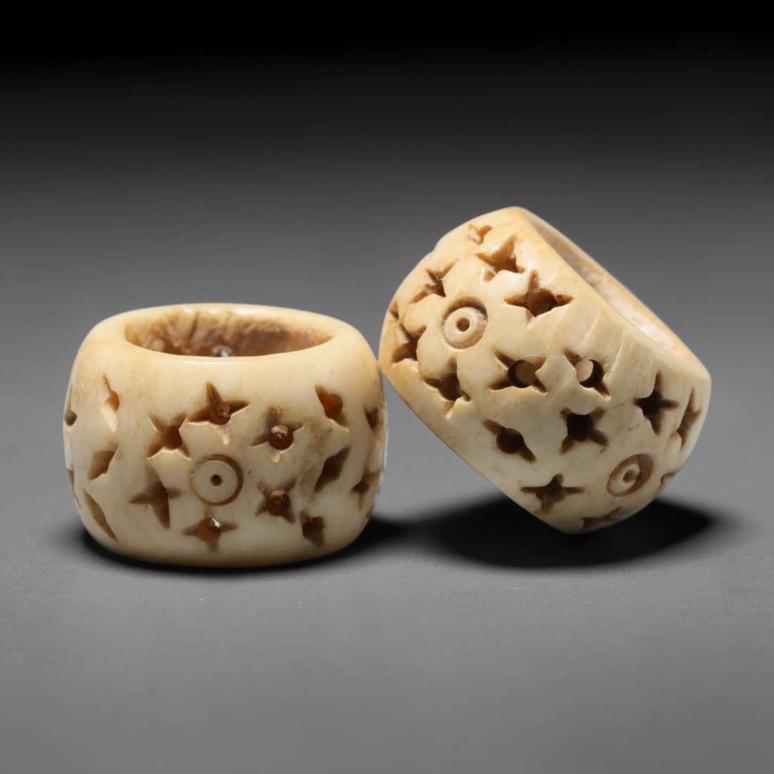 Antique Sino-Siberian Steppe Nomadic Craft Stag Antler Carved Bead Pair (Post 1850s), 28FV: Pair of beads skillfully carved from natural stag antler, originating from Sino-Siberian Steppe Nomadic craft traditions, produced post 1850s. The antler material holds attractive natural aged patina,