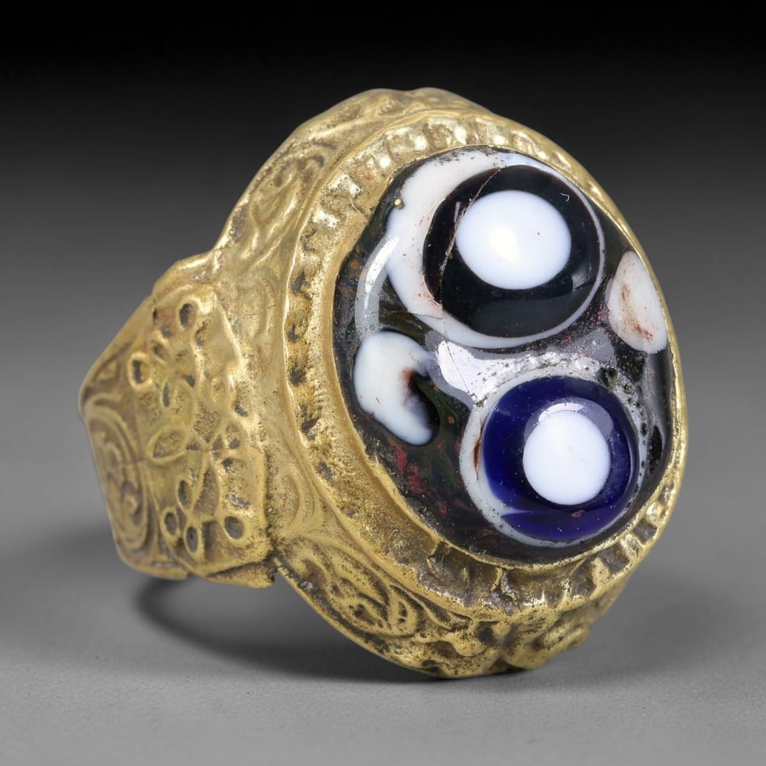 Antique Islamic Millefiori Evil Eye Glass Cabochon Set Vintage Signet Ring (1700-1900 CE), 31AN: The primary collectible value resides within the inset antique millefiori evil-eye glass cabochon, authentic genuine antique glass (distinguished from earlier ancient glass and modern vintage glass) c