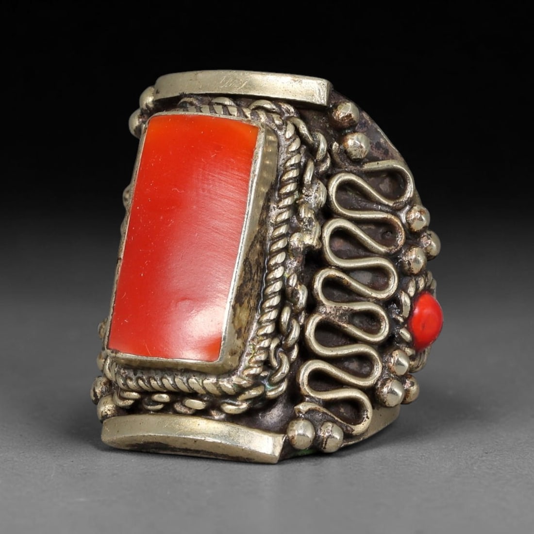 Vintage Tibetan Tribal Silver Plated Gemstone Inlay Ring, US Size 10, 76BY: Vintage Tibetan constructed ring with silver plated metal framework. The face features carefully set natural mineral inlays surrounded by detailed traditional metal ornamentation and textured border d