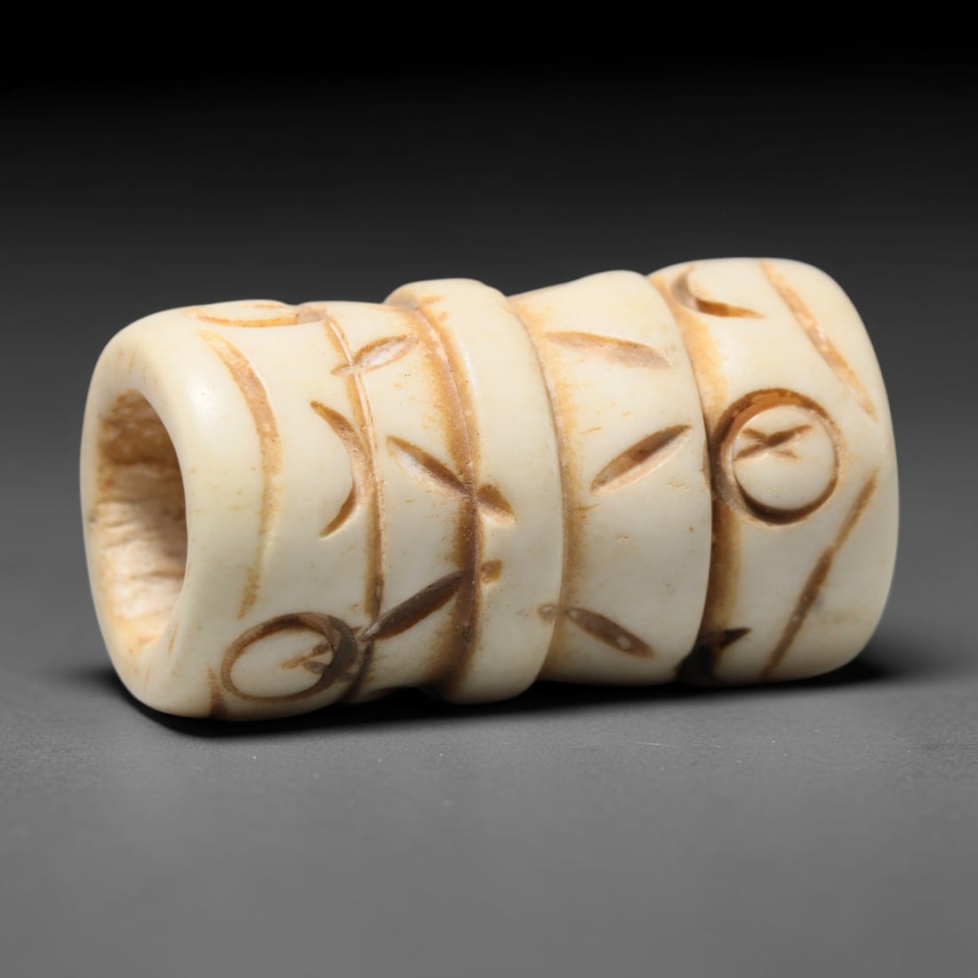Antique Sino-Siberian Steppe Nomadic Craft Stag Antler Carved Cylinder Bead (Post 1850s), 85FV: Single bead carved from natural stag antler, originating from Sino-Siberian Steppe Nomadic craft traditions, post 1850s. Measuring 3x2cm, the piece features detailed surface carving and carries warm n