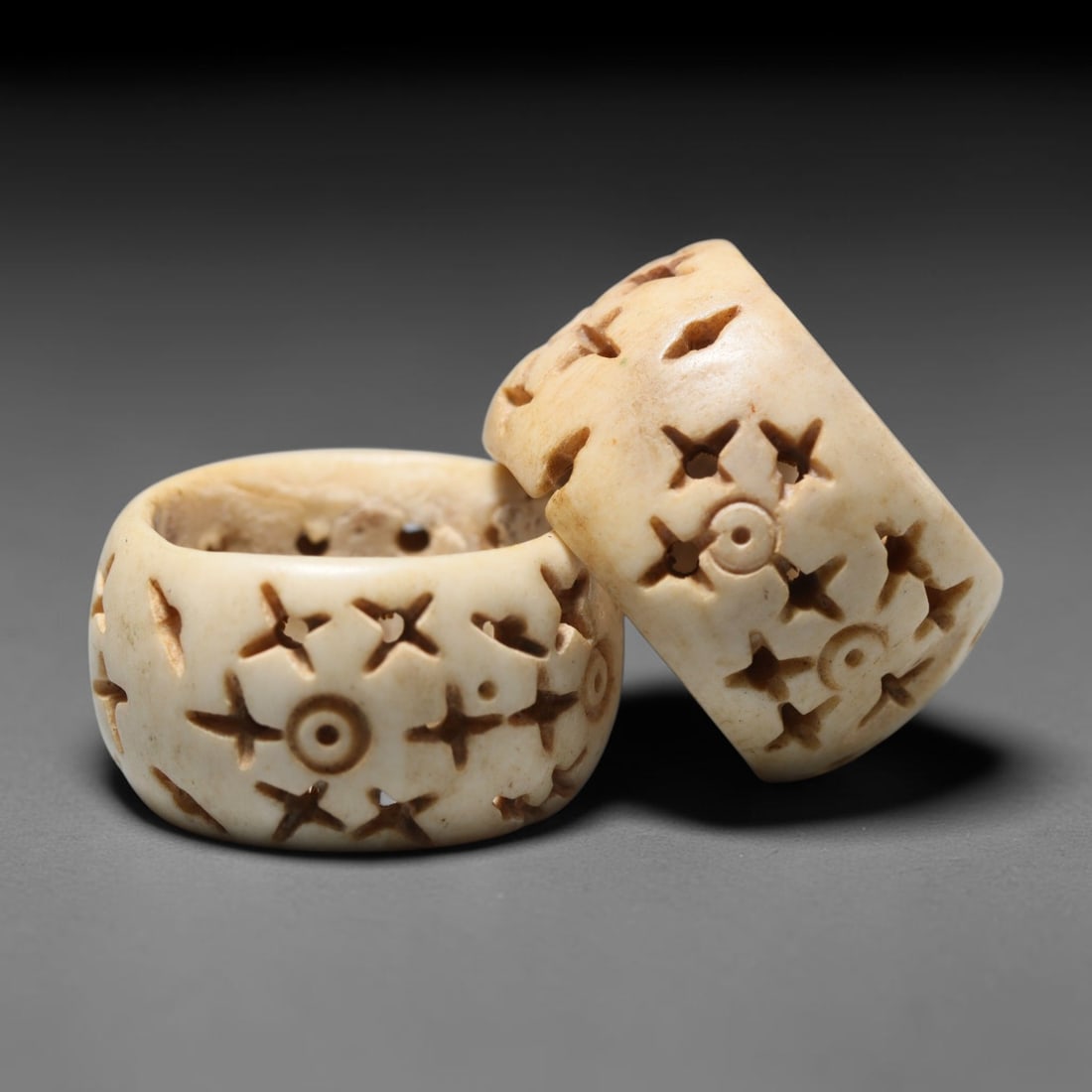 Antique Sino-Siberian Steppe Nomadic Craft Stag Antler Carved Bead Pair (Post 1850s), 40FV: Pair of beads skillfully carved from natural stag antler, originating from Sino-Siberian Steppe Nomadic craft traditions, produced post 1850s. The antler material holds attractive natural aged patina,