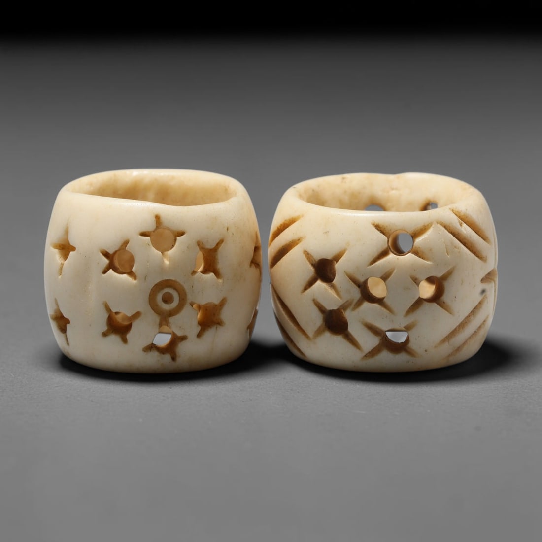 Antique Sino-Siberian Steppe Nomadic Craft Stag Antler Carved Bead Pair (Post 1850s), 33FV: Pair of beads skillfully carved from natural stag antler, originating from Sino-Siberian Steppe Nomadic craft traditions, produced post 1850s. The antler material holds attractive natural aged patina,