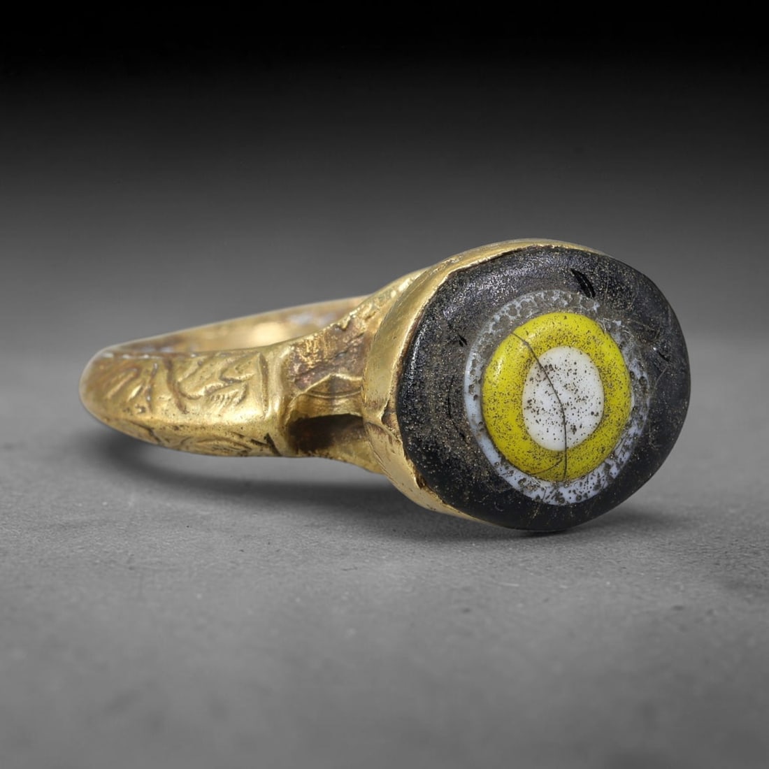 Antique Islamic Millefiori Evil Eye Glass Cabochon Set Vintage Signet Ring (1700-1900 CE), 20AN: The primary collectible value resides within the inset antique millefiori evil-eye glass cabochon, authentic genuine antique glass (distinguished from earlier ancient glass and modern vintage glass) c