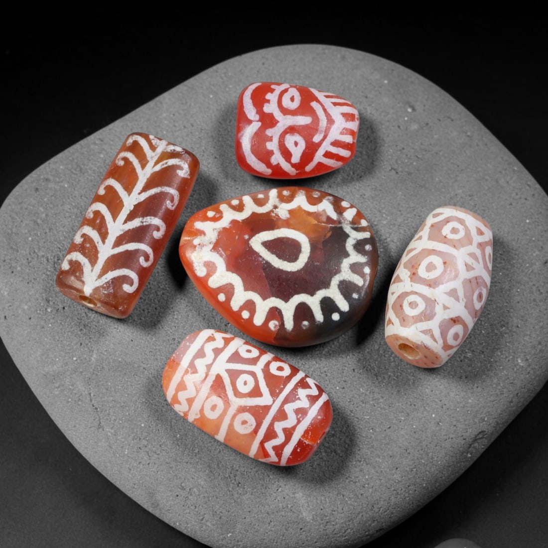 Ancient Sino-Himalayan Region Etched Carnelian Beads Parcel Lot, 6EY: Group of ancient etched carnelian beads originating from the Sino-Himalayan cultural sphere, displaying classic alkali-etch decorative motifs across translucent carnelian bodies. Each bead exhibits hi