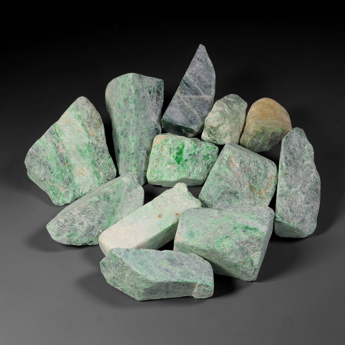 490ct Natural Burmese Maw Sit Sit Jade-Albite Rough Parcel Lot, 33BC: This rough parcel consists of natural Maw Sit Sit jade-albite material from Burma, showcasing characteristic mottled bright green mineral veining distributed across pale grey-white albite host rock ma