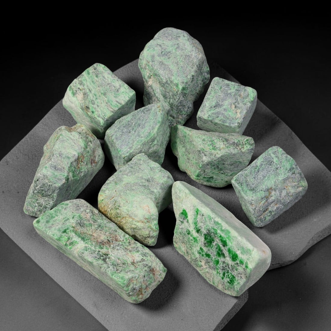 480ct Natural Burmese Maw Sit Sit Jade-Albite Rough Parcel Lot, 32BC: This rough parcel consists of natural Maw Sit Sit jade-albite material from Burma, showcasing characteristic mottled bright green mineral veining distributed across pale grey-white albite host rock ma