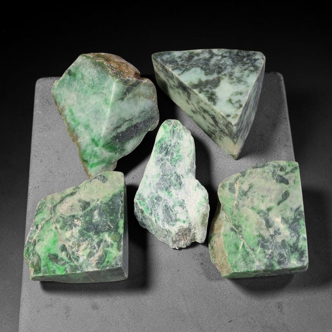 710ct Natural Burmese Type A Jadeite Jade Rough Parcel Lot, 26BC: This rough parcel includes mixed unpolished and partially sawn Type A burmese jadeite jade chunks. Specimens exhibit varied visual features including bright patchy green mottling, pale celadon-green, 
