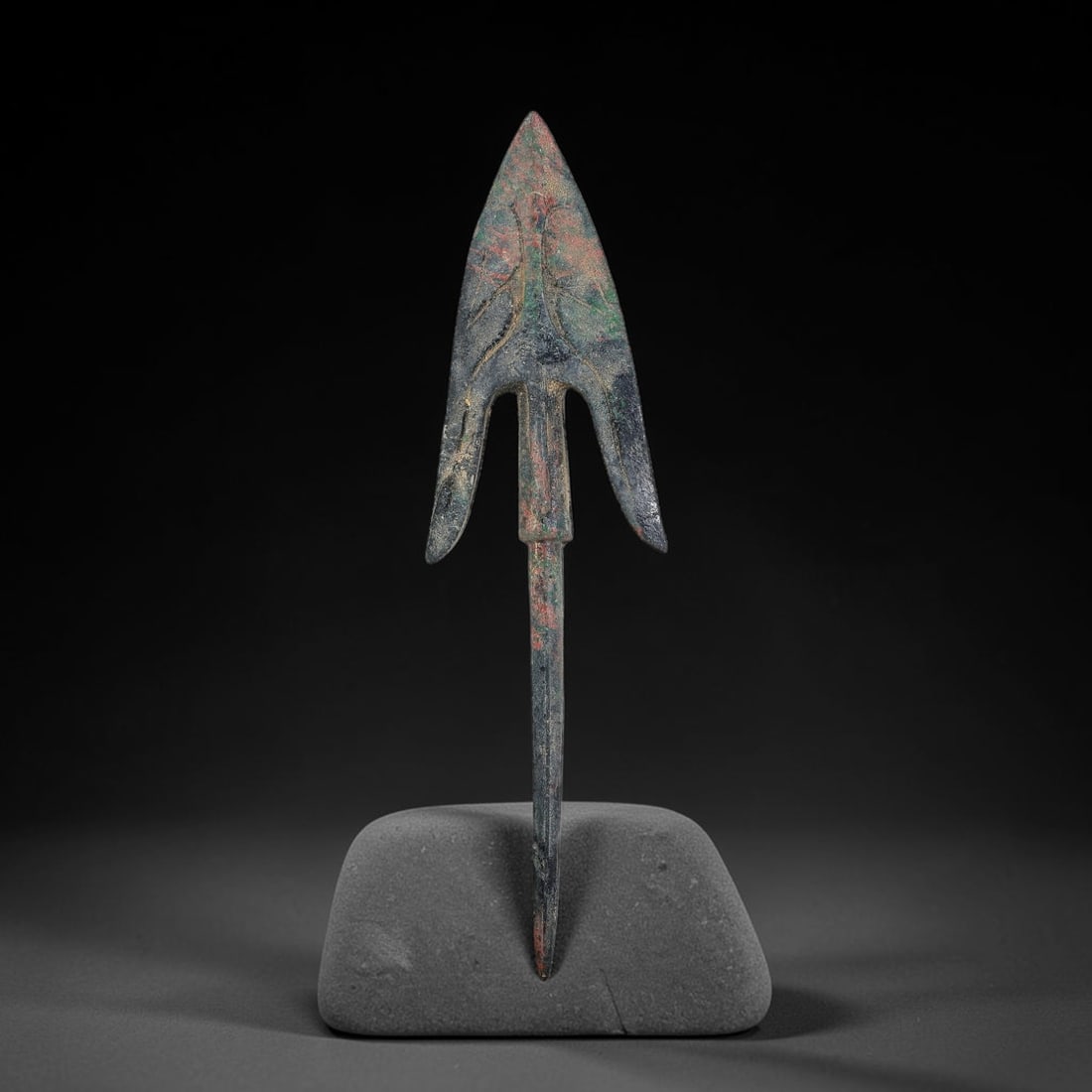 Ancient Chinese Warring-States Period Bronze Arrowhead (475-221 BCE), 5AJ: Excavated Warring-States bronze arrowhead with broad triangular blade, pronounced central rib, wide flaring barbs, and an extended solid tang for shaft mounting. Subtle incised surface detailing is pr