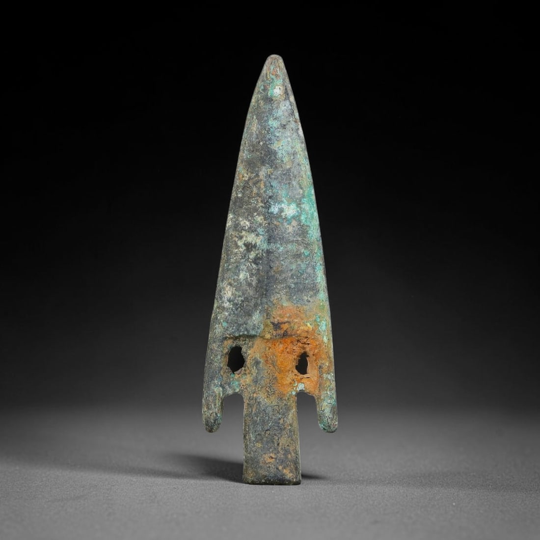 Ancient Chinese Warring-States Period Bronze Arrowhead (475-221 BCE), 2AJ: Well-preserved ancient bronze projectile arrowhead originating from the Warring-States period of ancient China, displaying thick multi-toned burial patina with scattered iron-oxide encrustation across
