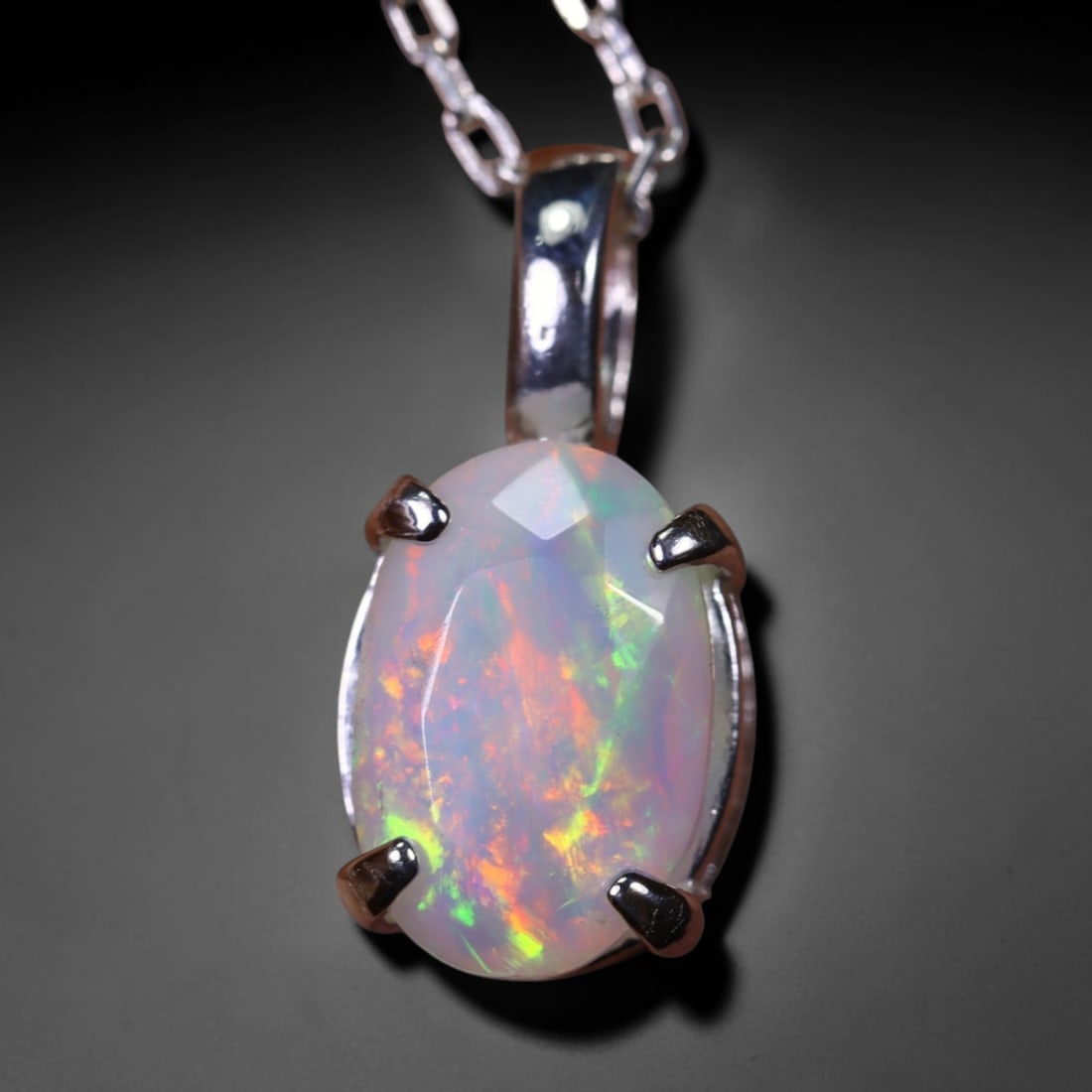 1.65g Natural Opal Stone Sterling Silver 925 Necklace (Pendant with Chain) , 714E: No Reserve Gems Auction Subject: Natural Ethiopian Opal Necklace Origin: Ethiopia Pendant Dimension : 18x6mm (included clasp) Stone Dimension: 11x8mm Treatment: Natural Untreated<
