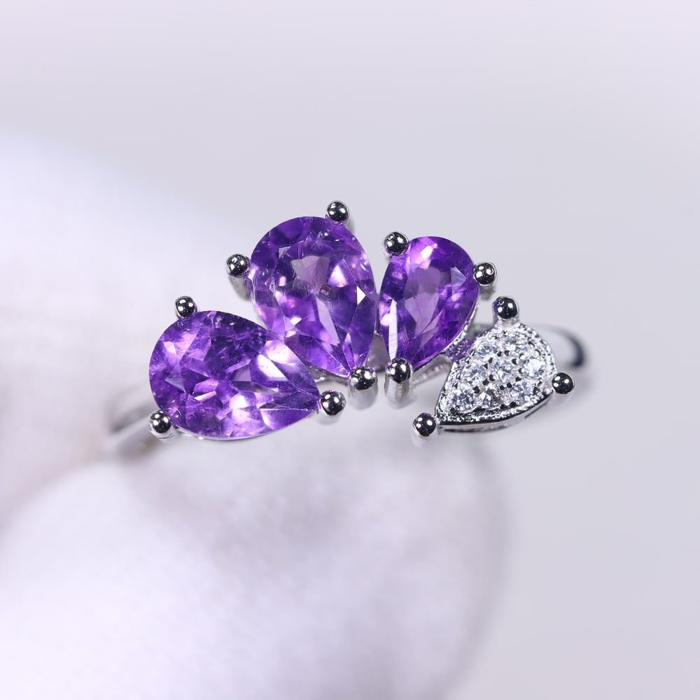 Ring US8 Amethyst & Zircon - 925 Sterling Silver - White Gold Plated , 406E: No Reserve Gems Auction Subject: Natural Amethyst & Zircon Origin: Thailand Carat Weight: 17.59ct Dimension: Gemstone 5x7mm Type: Ring