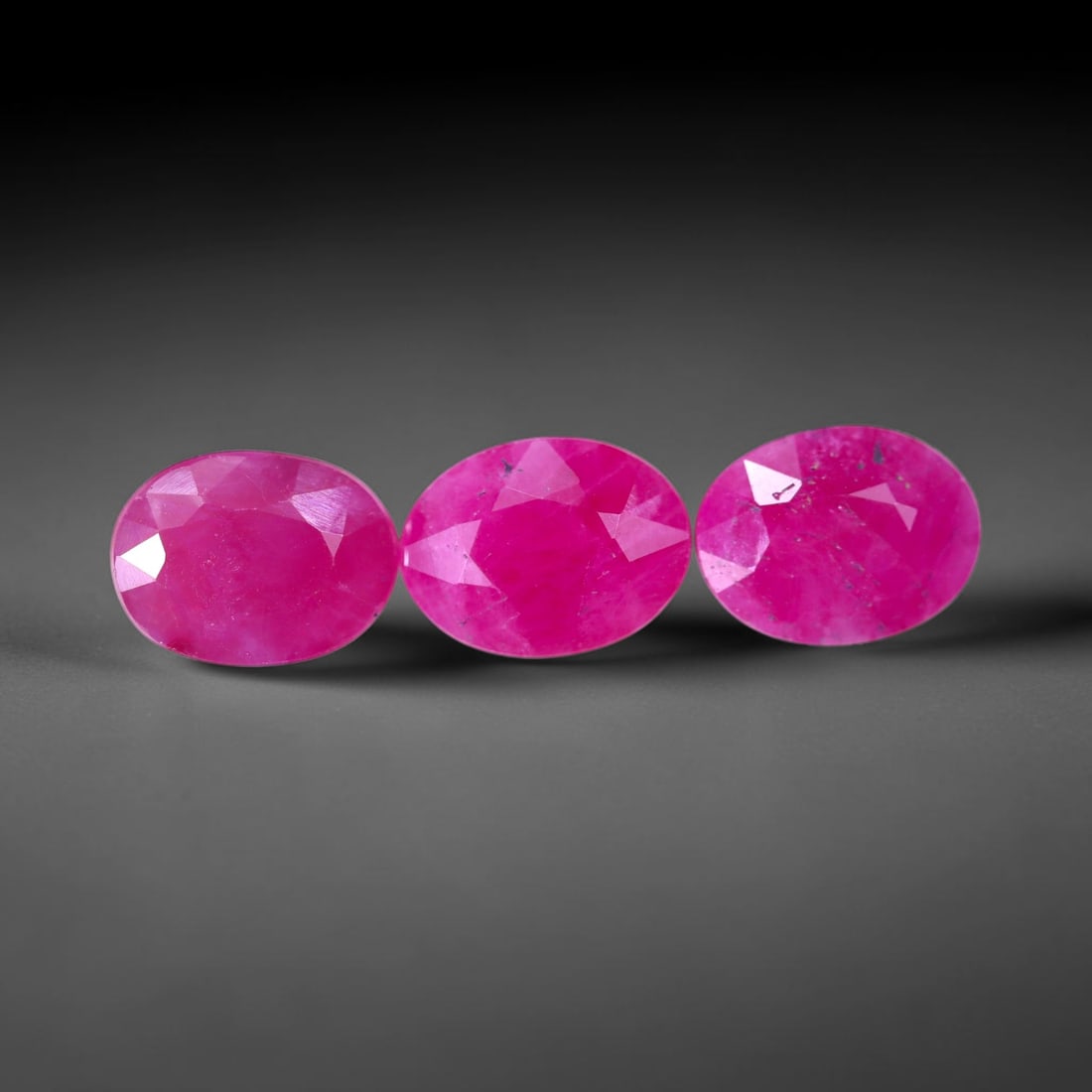 4.22 Ct Ruby Set - 8x6x3mm , 992C: No Reserve Gems Auction Subject: Natural Ruby Origin: Burma Treatment: Heated Type: Faceted, Polished