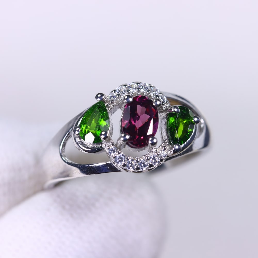 Ring US6.75 Rhodolite Chrome Diopside & Zircon - 925 Sterling Silver , 493E: No Reserve Gems Auction Subject: Natural Rhodolite, Zircon & Chrome Diopside Origin: Thailand Carat Weight: 16.57ct Dimension: Gemstone 4x6mm Type: Ring