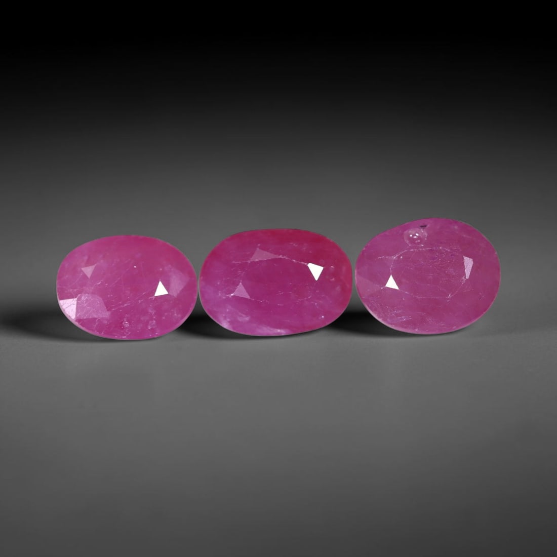 5.00 Ct Ruby Set - 7x5x3mm , 999C: No Reserve Gems Auction Subject: Natural Ruby Origin: Burma Treatment: Heated Type: Faceted, Polished