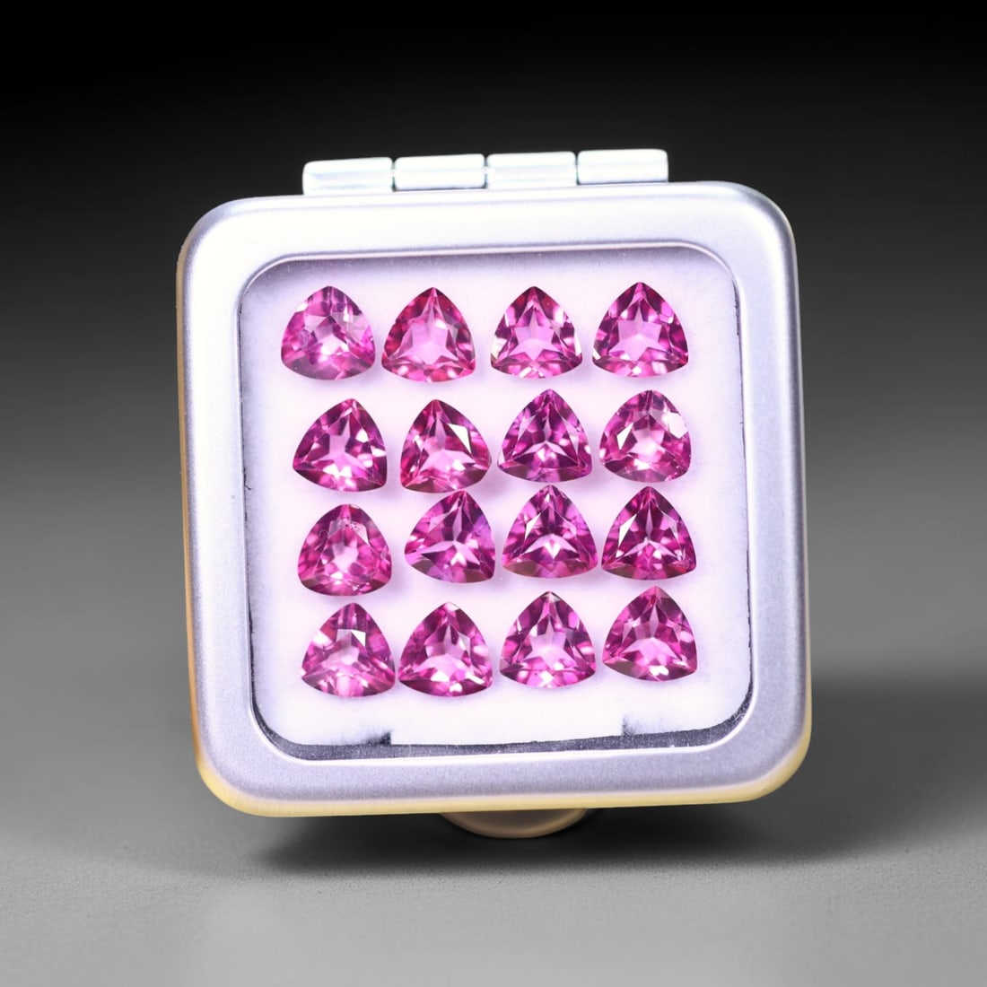 *13.99cts Natural Pink Topaz Set - Polished Faceted , 6mm, 38C: No Reserve Gems AuctionSubject: Natural Topaz (without box) Origin: Myanmar Treatment: Coated