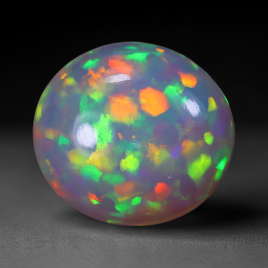 *12.62Ct Welo Opal Polished - Ethiopian Opal, 285B: No Reserve Gems Auction Subject: Natural Ethiopian Welo Opal Origin: Ethiopia Carat Weight: 12.62Ct Dimension: 17.1x15.5x9.2 mm Treatment: Natural Untreated Type: Cabochon, Pol