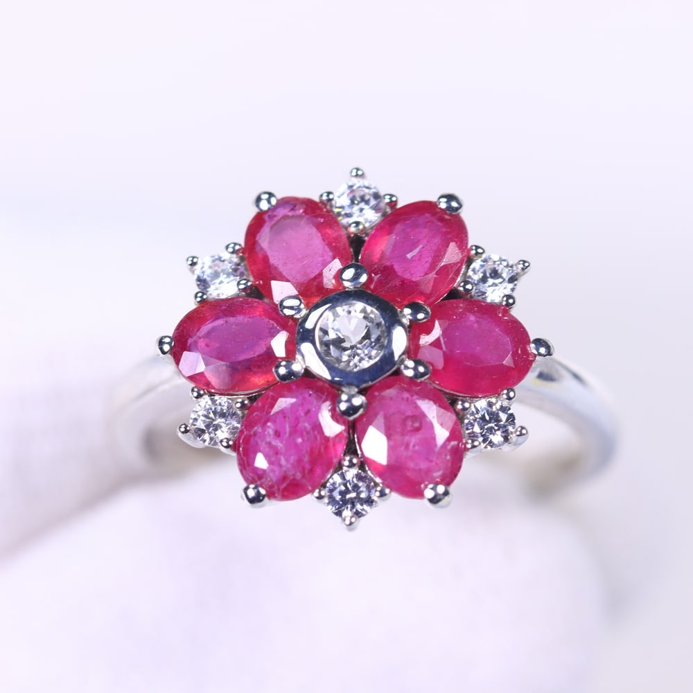Ring US8 Ruby & Simulated CZ - 925 Sterling Silver , 121E: No Reserve Gems Auction Subject: Natural Ruby & Simulated CZ Origin: Thailand Carat Weight: 3.64g Dimension: Gemstone 4x5mm Type: Ring