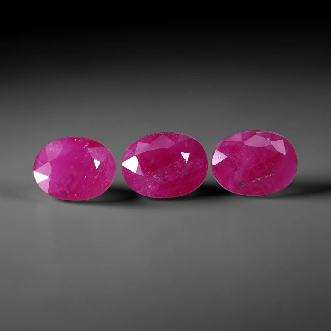 4.32 Ct Ruby Set - 8x6x3mm , 996C: No Reserve Gems Auction Subject: Natural Ruby Origin: Burma Treatment: Heated Type: Faceted, Polished
