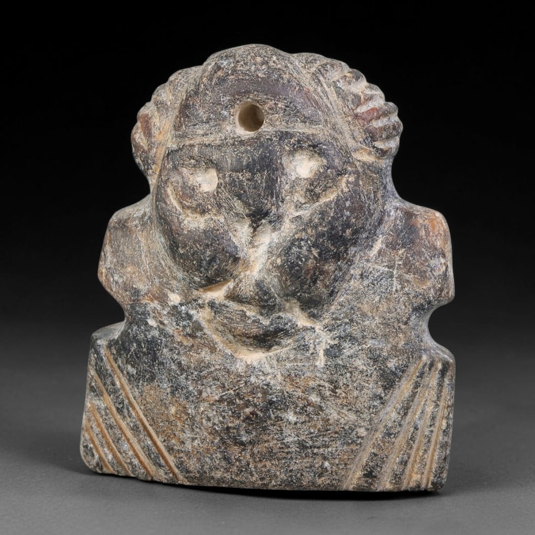 Ancient Sumerian Civilization Anthropomorphic Stone Idol Amulet (4500-2000 BCE), 30AK: This miniature carved stone anthropomorphic idol amulet originates from Sumerian Civilization of Southern Mesopotamia, created as a small devotional wearable talisman representative of early Mesopotam