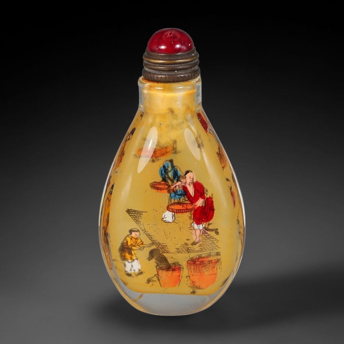 A Chinese Inside Painted Glass Snuff Bottle with Genre Market Scene Motif, 4AV: Teardrop-shaped clear glass snuff bottle featuring detailed interior figural paintings on both sides against warm pale yellow tinted background. The scenes depict traditional Chinese market life with 