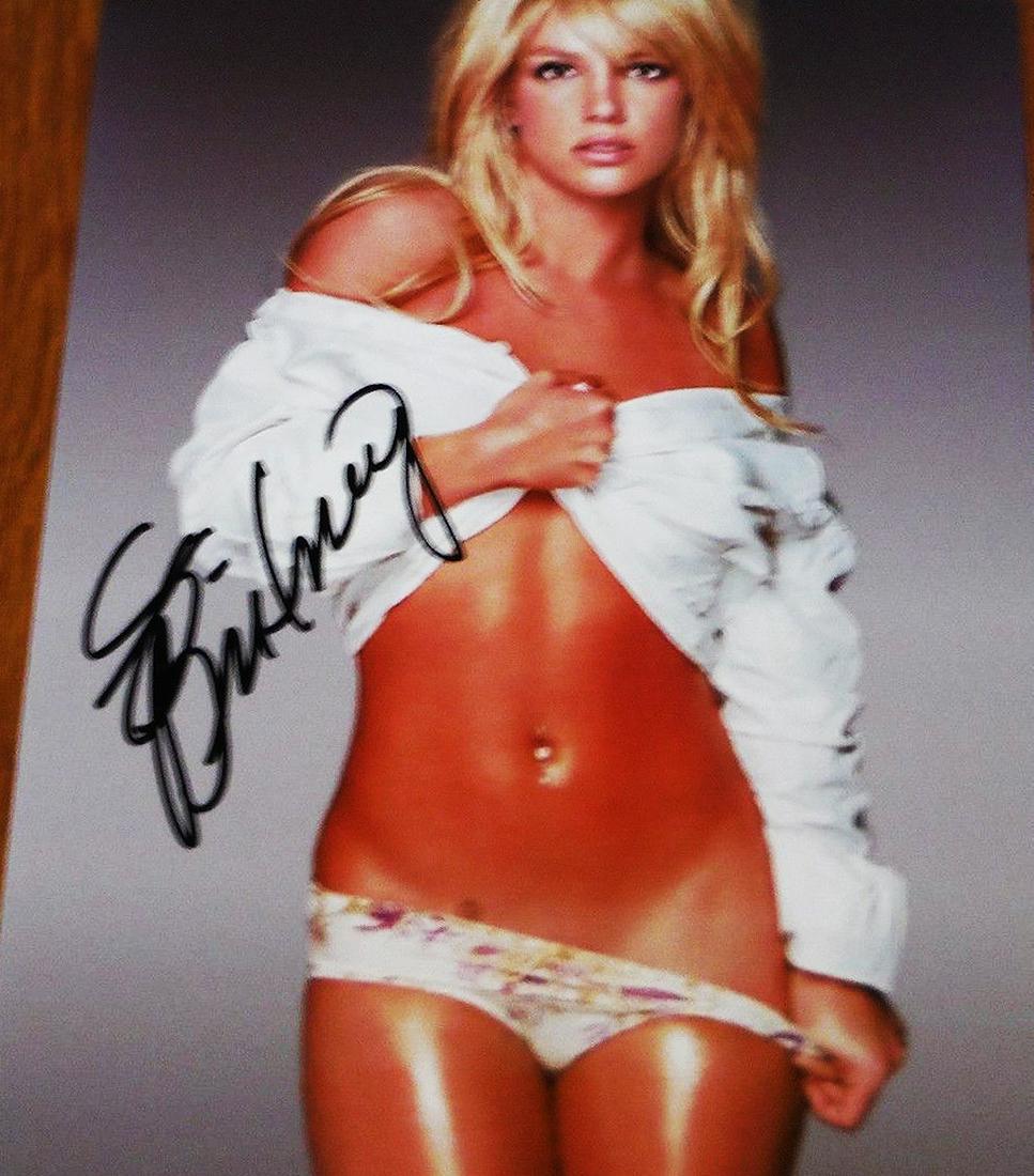 BRITTNEY SPEARS - 8.5 X 11 PHOTOGRAPH: BRITTNEY SPEARS - 8 X 10 PHOTOGRAPH. A SIGNED VERY SEXY GLOSSY COLOR PHOTOGRAPH OF BRITTNEY SPEARS. SIGNED WITH A FELT TIP MARKER. COMES WITH COA