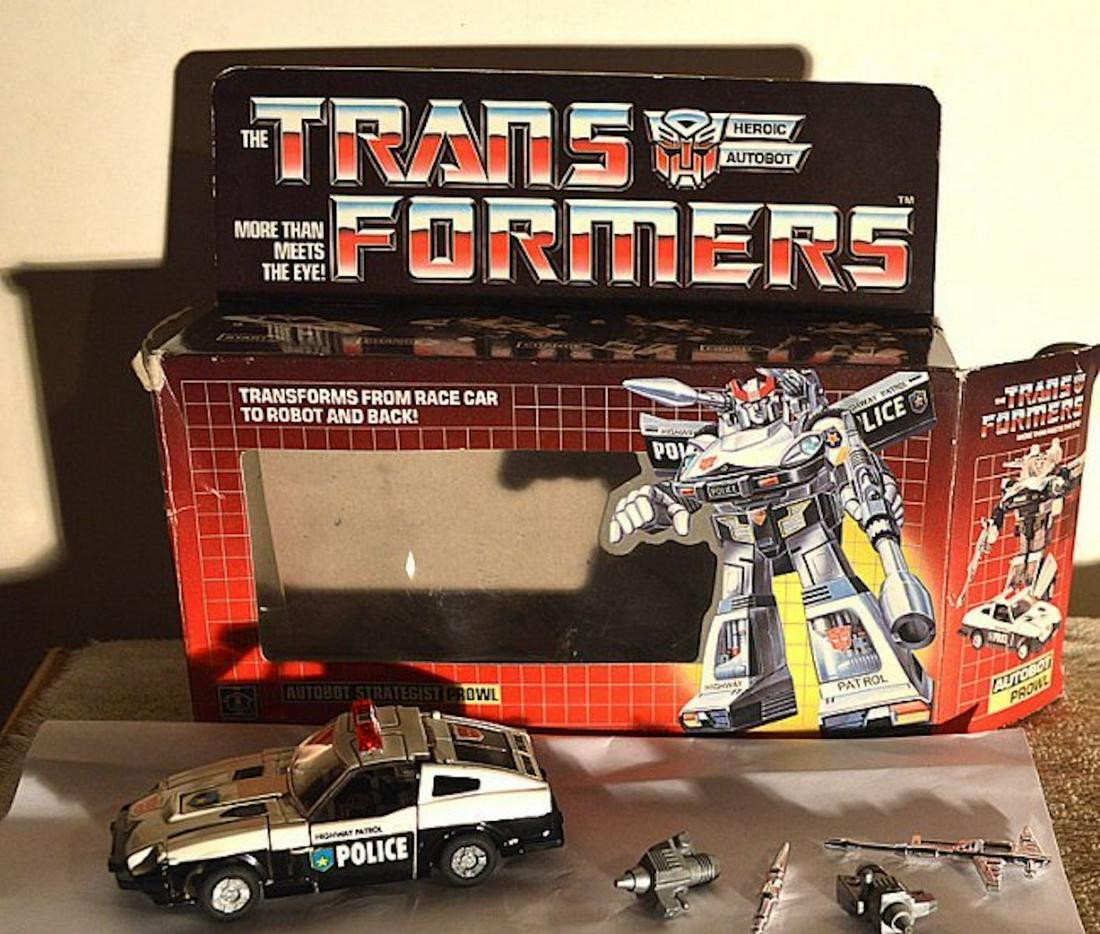 THE TRANSFORMERS HEROIC AUTOBOT STRATEGIST "PROWL": THE TRANSFORMERS HEROIC AUTOBOT STRATEGIST "PROWL".TRANSFORMS FROM RACE CAR TO ROBOT AND BACK.BOX SHOWS SOME SHELF WEAR (SEE PICTURE)COMPLETE AND INTACT