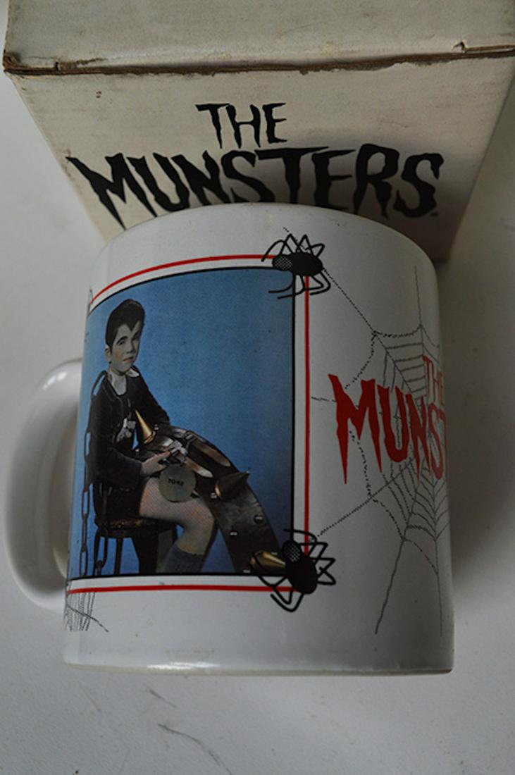 "THE MUNSTERS" MUG: "THE MUNSTERS" MUG. NEVER USED.