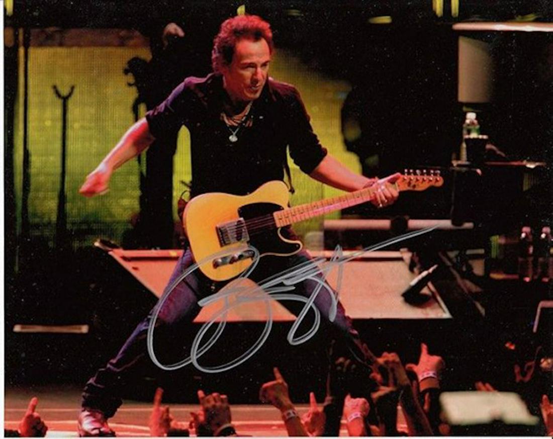 BRUCE SPRINGSTEEN AUTHENTIC SIGNED 8 X 10 PHOTOGRAPH #4: BRUCE SPRINGSTEEN AUTHENTIC SIGNED 8 X 10 PHOTOGRAPH #4. THIS ITEM HAS BEEN INSPECTED AND AUTHENTICALLY VERIFIED BY ENCORE AUTOGRAPHS. IT IS NOT A COPY, REPRINT, OR ANY KIND OF FACSIMILE OF THE ARTIST