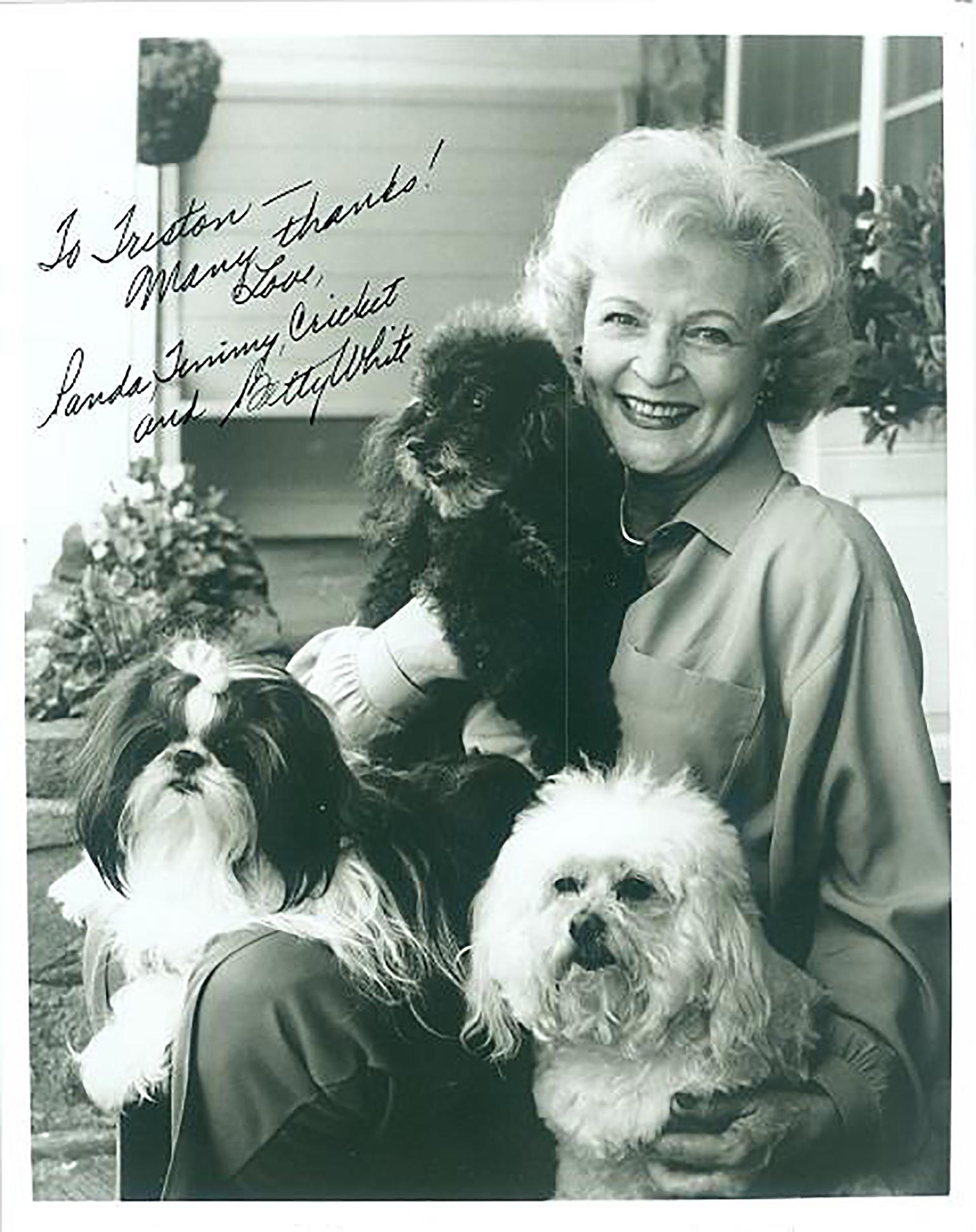 Betty White- 8x10 Signed black and white photograph: Betty White- 8x10 Signed black and white photograph w/COA. Here is an 8x10 black and white glossy photograph inscribed and signed by Betty White. Signed in black felt tip ink. In very good condition.