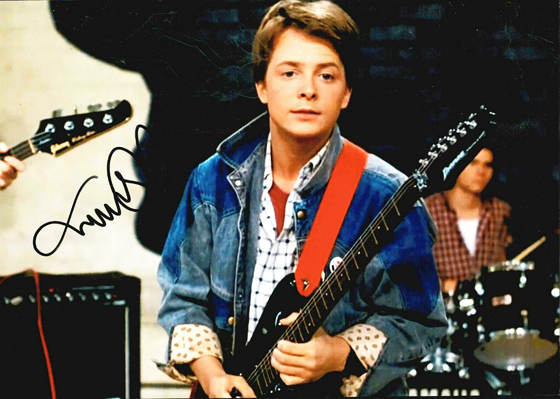 MICHAEL J FOX - 8 X 10 SIGNED PHOTOGRAPH W/COA: MICHAEL J FOX - 8 X 10 SIGNED PHOTOGRAPH W/COA. A RARE YOUNG LOOKING PHOTOGRAPH OF MICHAEL J FOX. GOOD CONDITION