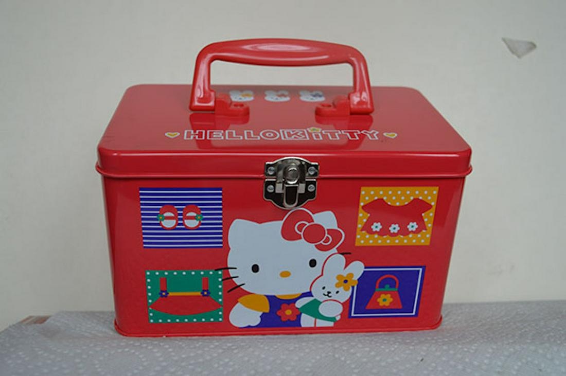 "HELLO KITTY" LUCH KIT: "HELLO KITTY" LUCH KIT. 1996. NEVER USED