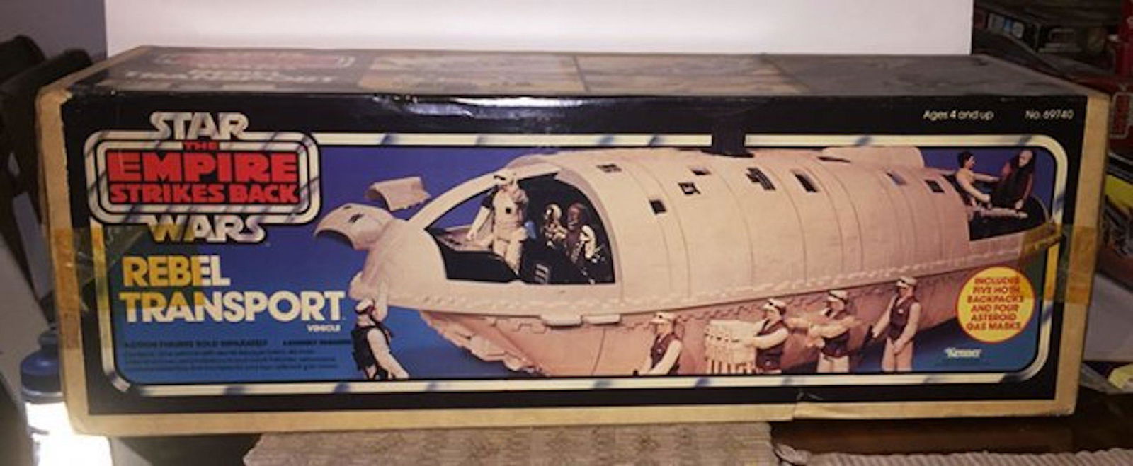 STAR WARS EMPIRE STRIKES BACK REBEL TRANSPORT VEHICLE: STAR WARS EMPIRE STRIKES BACK REBEL TRANSPORT VEHICLE. CONTENTS: ONE VEHICLE WITH SECRET ESCAPE HATCH. 40-MAN CREW CHAMBER, REMOVABLE FRONT AND BACK HATCHES, REMOVABLE CANNONS ASSEMBLY, FIVE BACKPACKS