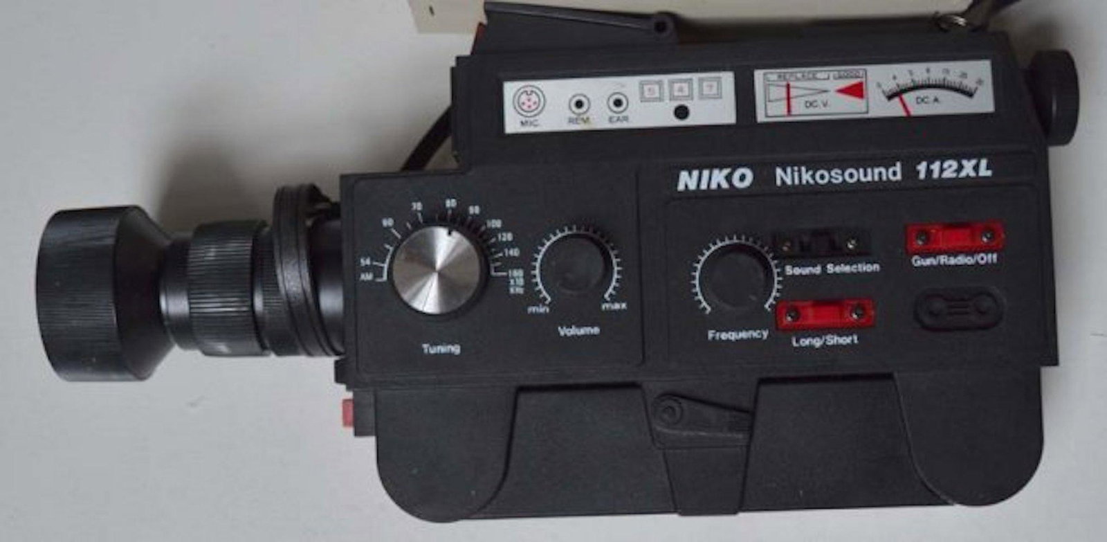 007 SECRET WEAPON CAMERA SHOOTER. TG-112A: 007 SECRET WEAPON CAMERA SHOOTER. TG-112A.THIS ITEM IS BATTERY OPERATED. IT FUNCTIONS LIKE A LASER GUN. IT FLASHES, IT HAS A TELESCOPE, AND A CAMERA SHOOTER. IT MEASURES ABOUT 12".MINT IN BOX. COMPLET