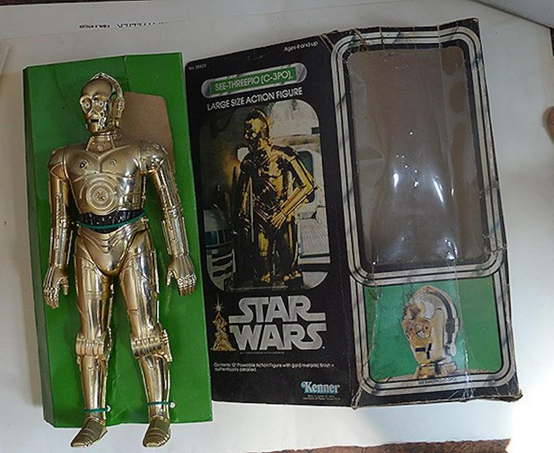 STAR WARS SEE-THREEPIO (C-3PO) LARGE SIZE ACTION FIGURE: STAR WARS SEE-THREEPIO (C-3PO) LARGE SIZE ACTION FIGURE. YOU ARE BIDDING ON A 12" POSEABLE ACTION FIGURE OF C-3PO. FIGURE IS GOLD METALLIC FINISH IN APPEARANCE. IT IS AUTHENTICALLY DETAILED. THE BOX S