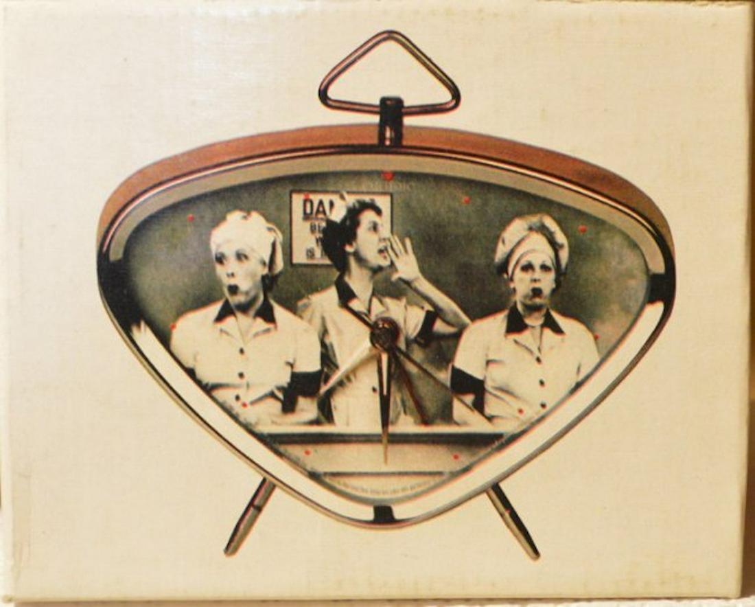 I LOVE LUCY TABLE CLOCK (CR): I LOVE LUCY TABLE CLOCK (CR).MINT IN BOX. COMPLETE AND INTACT