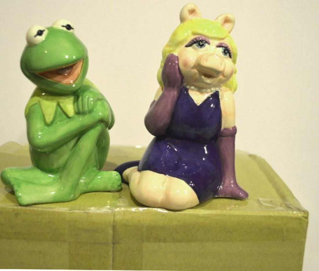KERMIT & MISS PIGGY CERAMIC SALT & PEPPER JARS: JIM HENSON/ SESAME STREET KERMIT & MISS PIGGY CERAMIC SALT & PEPPER JARS. DISHWASHER SAFE.MINT IN BOX. COMPLETE AND INTACT