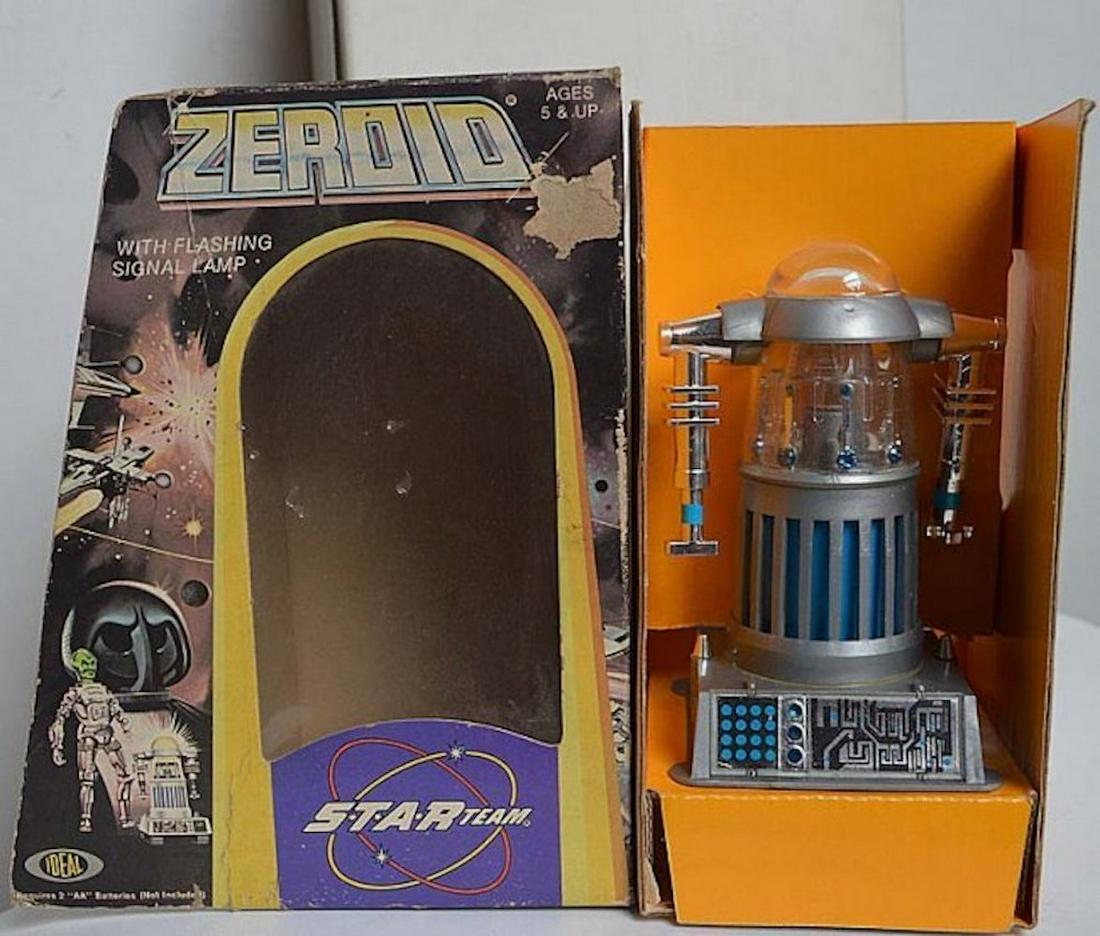 ZEROID ROBOT WITH FLASHING SIGNAL LAMP: ZEROID ROBOT WITH FLASHING SIGNAL LAMP. COMPLETE AND INTACT. MINT IN BOX. BOX SHOWS SOME SHELFWARE. MEASURES AT 5"
