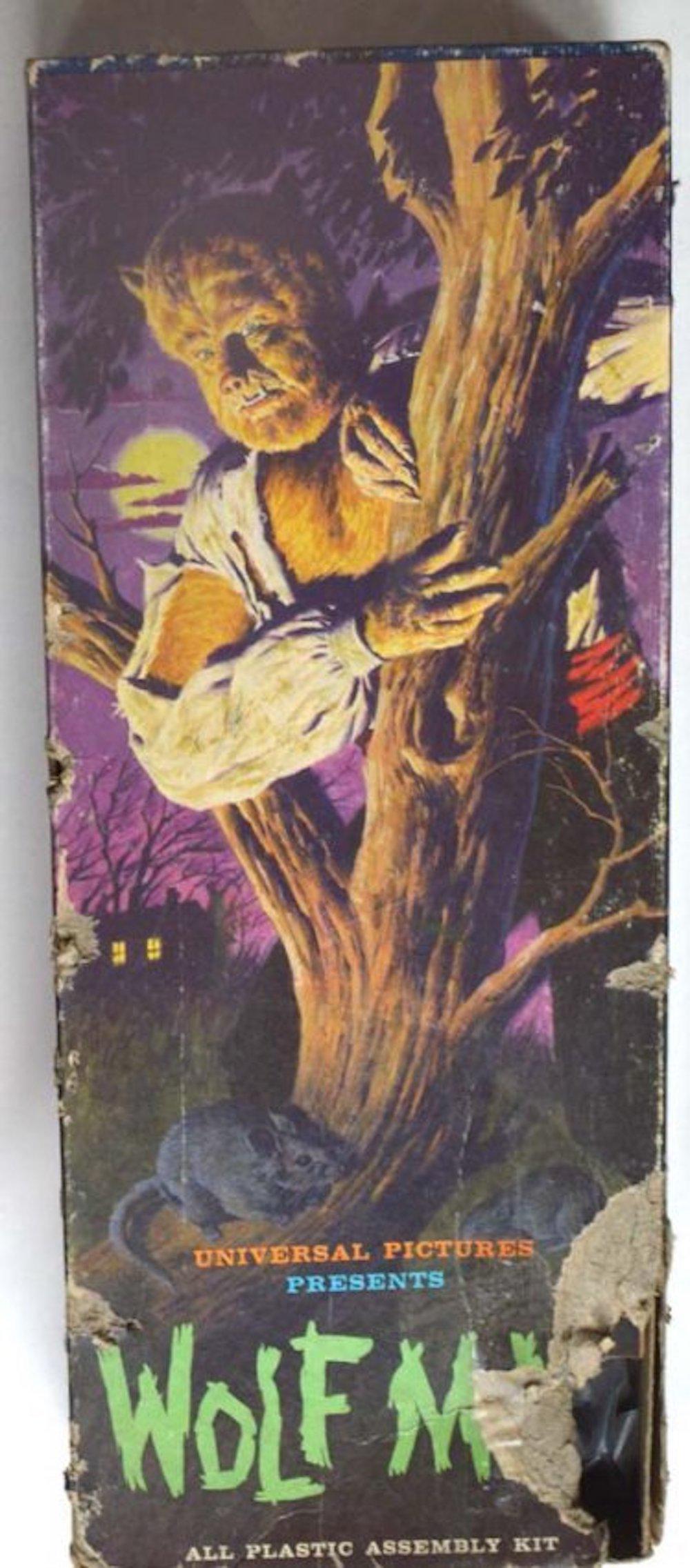 AURORA "WOLF MAN" PLASTIC ASSEMBLY KIT: AURORA "WOLF MAN" PLASTIC ASSEMBLY KIT. FROM THE UNIVERSAL PICTURES MOVIE "WOLF MAN."COMES COMPLETE WITH INSTRUCTIONS.THE TOP COVER OF THE BOX IS BEAT UP PRETTY BAD DUE TO LONG SHELF LIFE (SEE PICTURE