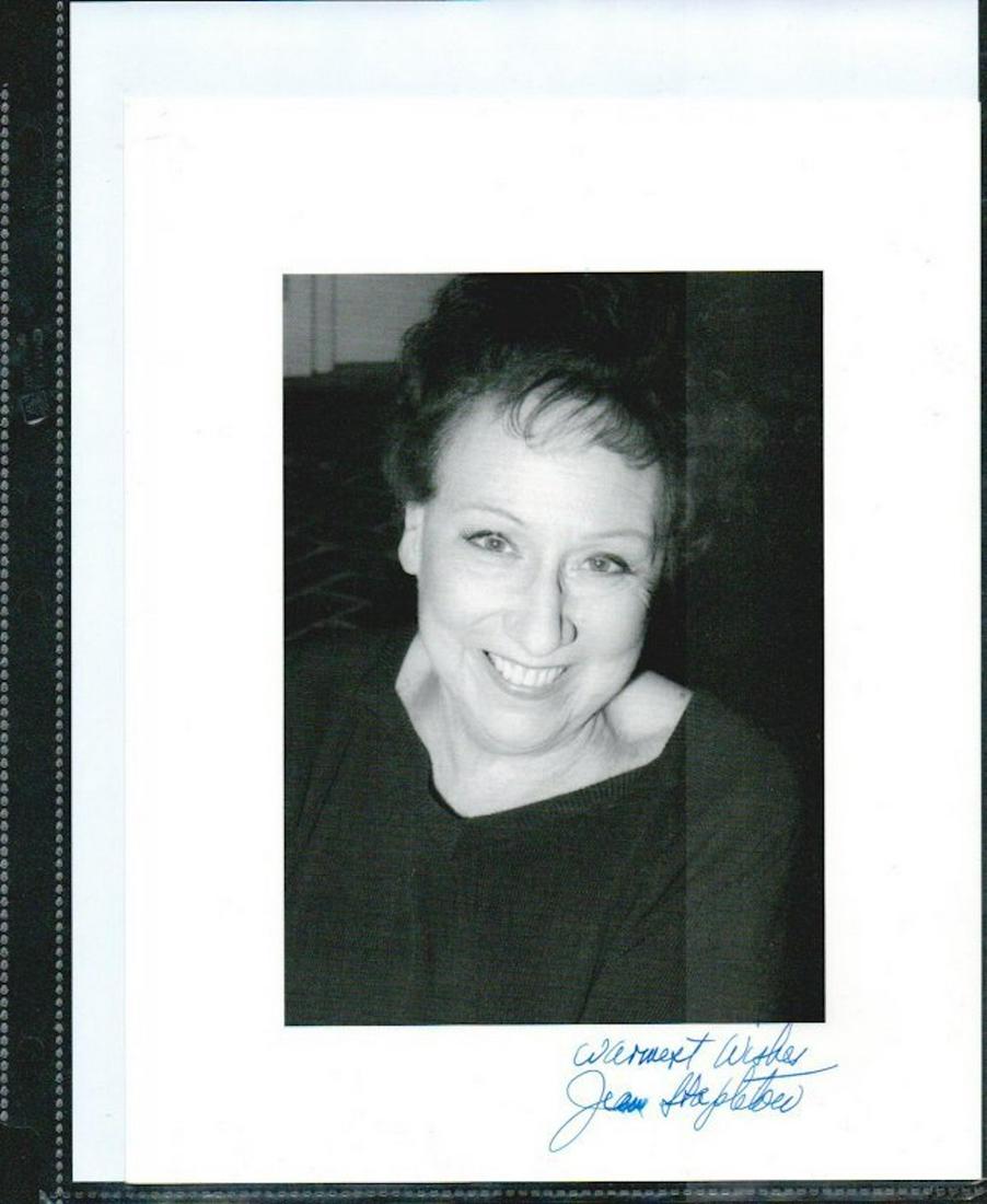 JEAN STAPLETON SIGNED 8 X 10 PHOTOGRAPH W/COA: JEAN STAPLETON SIGNED 8 X 10 PHOTOGRAPH W/COA. HERE IS AN 8 X 10 BLACK AND WHITE CARDSTOCK PHOTOGRAPH SIGNED BY JEAN STAPLETON. SIGNED IN BLUE FOUNTAIN INK. COMES WITH A CERTIFICATE OF AUTHENTICITY FR