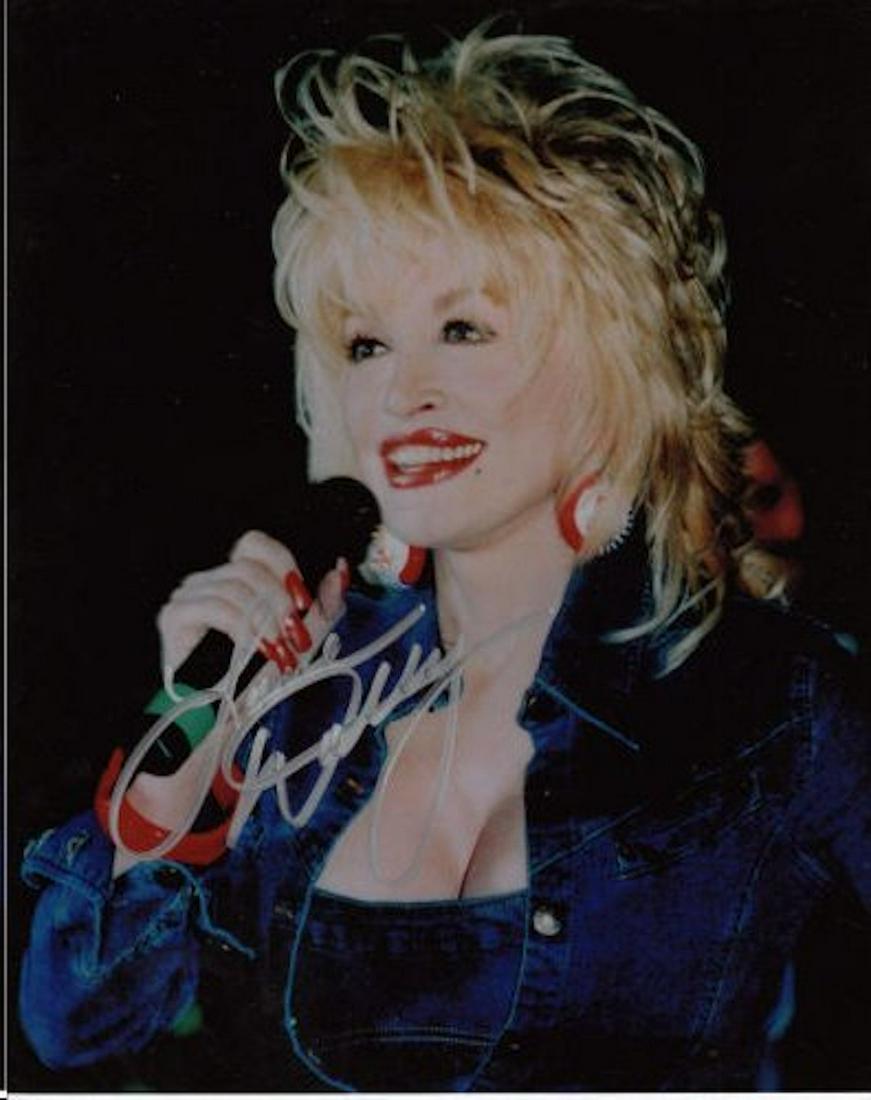 DOLLY PARTON SIGNED 8 X 10 PHOTOGRAPH: DOLLY PARTON SIGNED 8 X 10 PHOTOGRAPH. THE CERTIFICATE OF AUTHENTICITY OF THIS ITEM IS GUARANTEED BY ENCORE AUTOGRAPHS. THIS ITEM HAS BEEN INSPECTED AND IS DETERMINED TO BE AUTHENTIC AND WAS SIGNED IN
