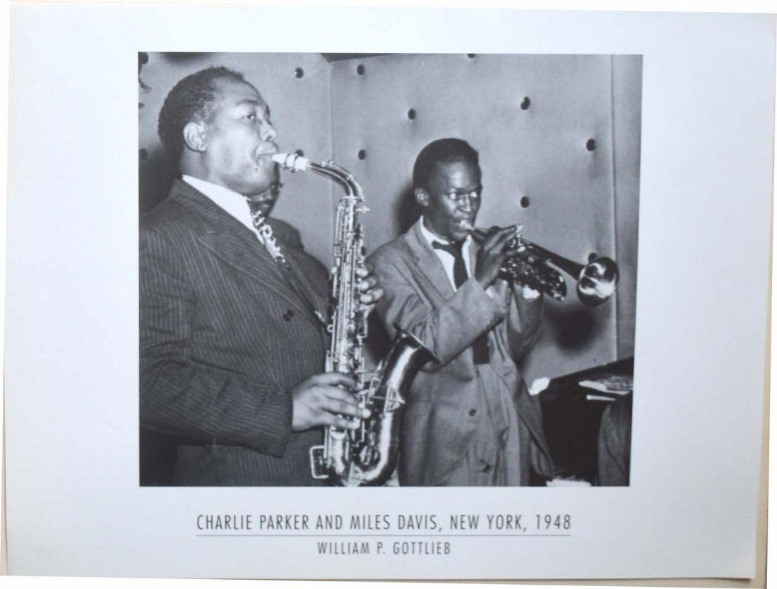 WILLIAM P GOTTLIEB - "CHARLIE PARKER AND MILES DAVIS": WILLIAM P GOTTLIEB - "CHARLIE PARKER AND MILES DAVIS", NEW YORK, 1948, 17 X 23, GOOD CONDITION