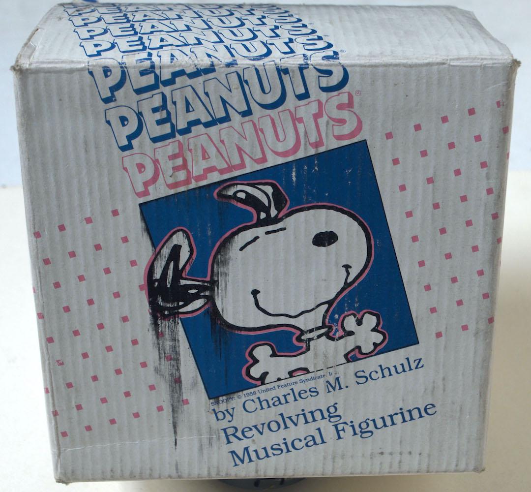 CHARLES M SCHULZ "PEANUTS" REVOLVING FIGURINE: CHARLES M SCHULZ "PEANUTS" REVOLVING FIGURINE. MINT IN A BOX. NEVER OPEN