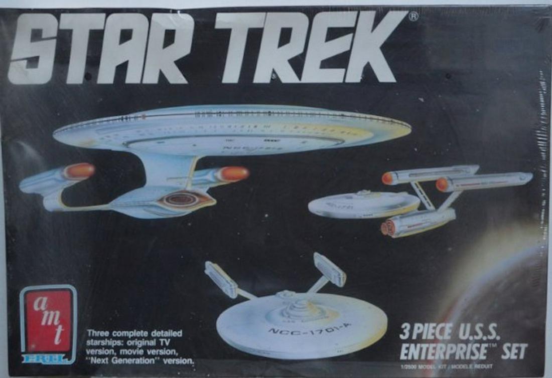 STAR TREK 3 PIECE U.S.S. ENTERPRISE 1/2500 MODEL KIT: STAR TREK 3 PIECE U.S.S. ENTERPRISE 1/2500 MODEL KIT.THIS IS A THREE COMPLETE DETAILED STARSHIPS: ORIGINAL TV VERSION, MOVIE VERSION, AND "NEXT GENERATION" VERSION.ITEM IS STILL SEALED IN ITS ORIGINAL