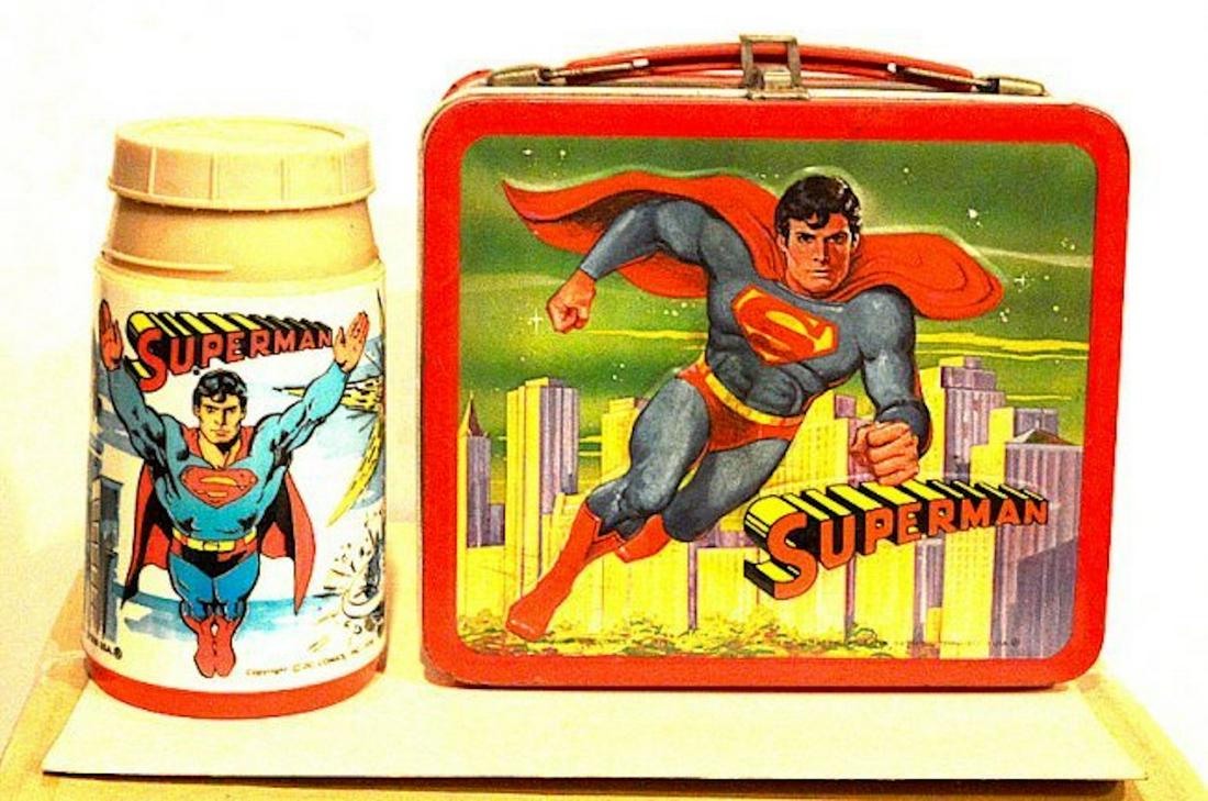 "SUPERMAN" THEME SCHOOL LUNCH KIT W/ THERMOS, 1978: "SUPERMAN" THEME SCHOOL LUNCH KIT W/ THERMOS, 1978. BY ALADDIN INDUSTRIES.THIS ITEM IS IN MINT AND GOOD CONDITION. HAS NO VISIBLE DEFECTS ON OUTSIDE AND INSIDE. THE THERMOS LOOKS VERY GOOD AS WELL.MIN