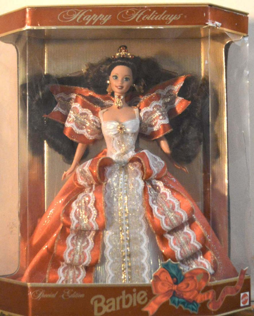 BARBIE HAPPY HOLIDAYS DOLL: BARBIE HAPPY HOLIDAYS DOLL. IN MINT CONDITION. NEVER OPEN